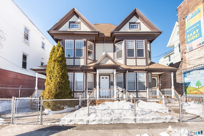 Building Photo - 525 E Main St Unit 2nd floor LEFT