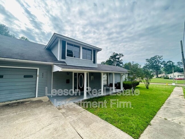 Photo - 802 Jefferson St