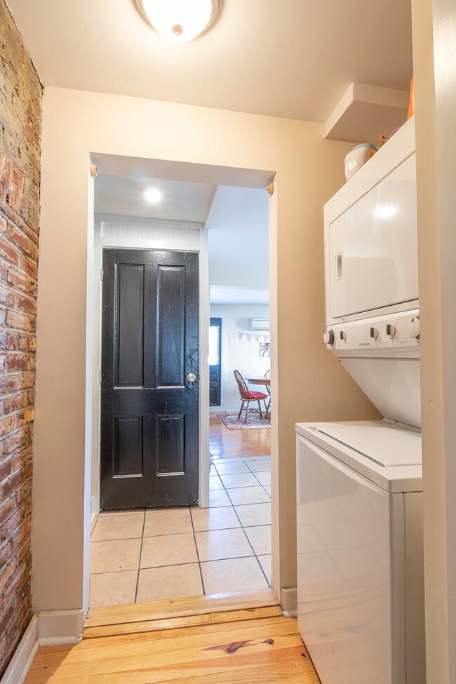 Photo - 2902 E Clay St Unit 1