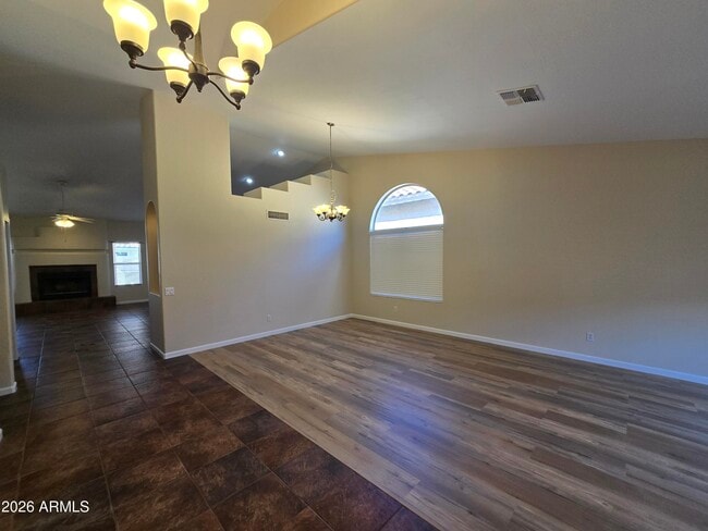 Photo - 634 W Silver Creek Rd