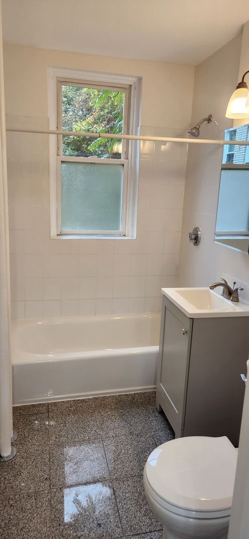 Photo - Great 1 Bed Close to The Green Line Available 1/1/26