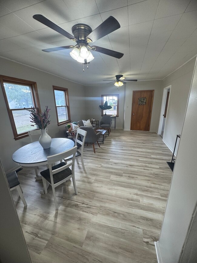 Photo - 449 S College Ave