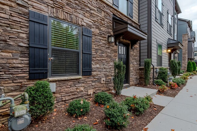 3 Bedroom 2.5 Bathroom Three Story Townhom... - 3 Bedroom 2.5 Bathroom Three Story Townhom... Townhome