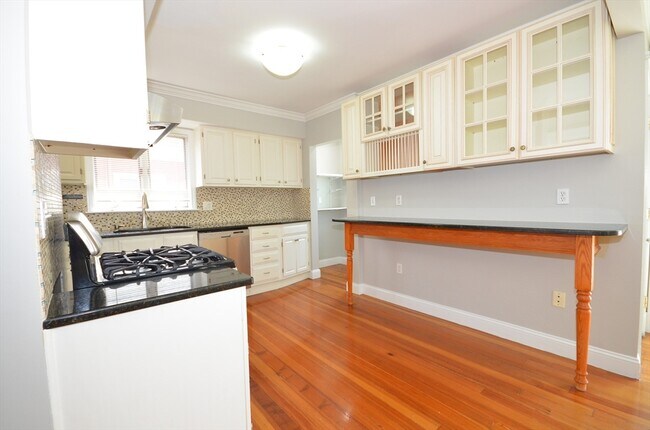 Photo - 61 Tainter St