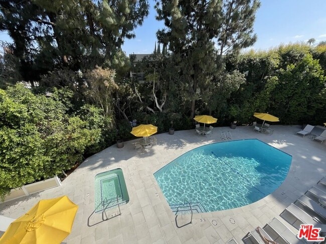 Photo - 8530 Holloway Dr Unit 318