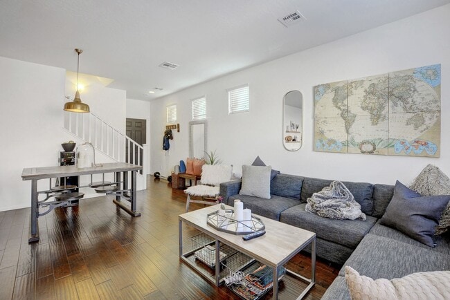 Photo - WONDERFUL 3 BEDROOM HOME IN THE SOUTHWEST!