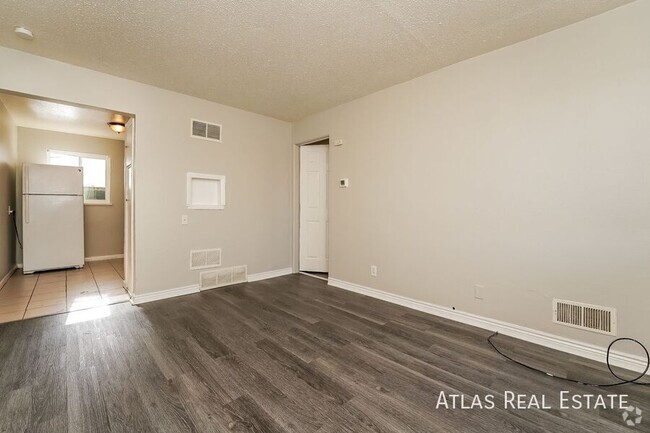 Building Photo - Cozy one-bedroom, one-bath off of I-70 in ... Unit 2 Rental