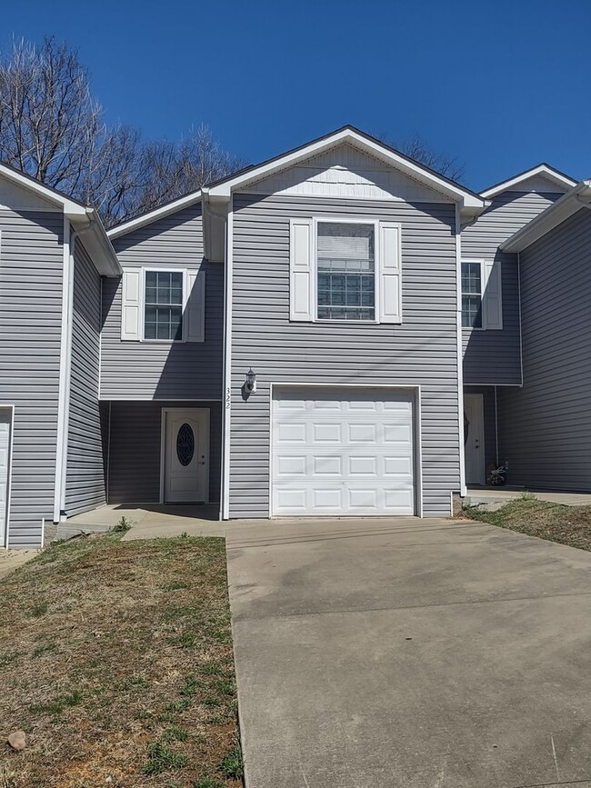 Building Photo - 2 Bedroom ~ 1.5 Bath ~ Benton, KY ~ 2 Stor... Unit 322 Tara Court Rental