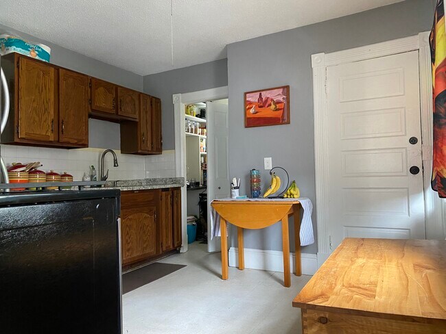 Photo - 77 Lombard Ave Unidad 2