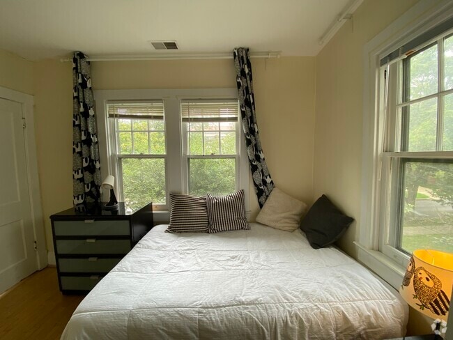Building Photo - 5335 42nd Pl NW Rental
