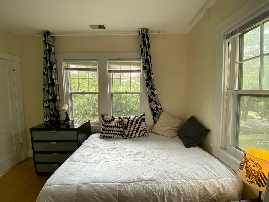 Photo - 5335 42nd Pl NW (Washington, DC)