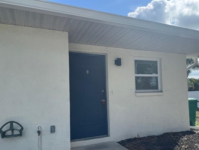 Building Photo - 6428 Hamlet Dr Unit C