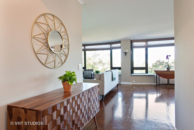 Photo - 1555 N Astor St Unit 5NE