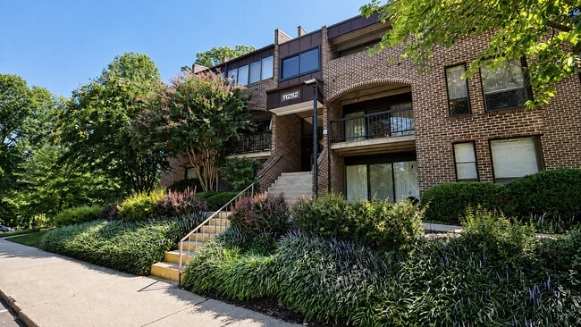 Building Photo - 11252 Chestnut Grove Sq Unit 348