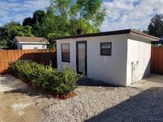 Building Photo - 1756 NW 94th St Unit 2
