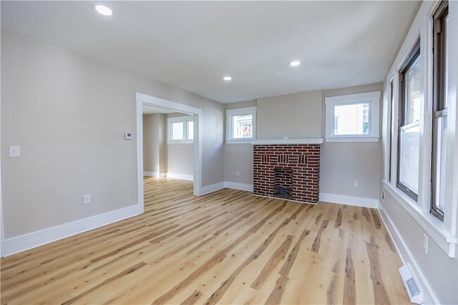 Photo - 232 St Clair St