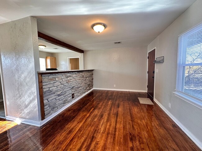 Photo - Beautiful 3 bedroom 1.5 bath close to Tinker Air Force Base