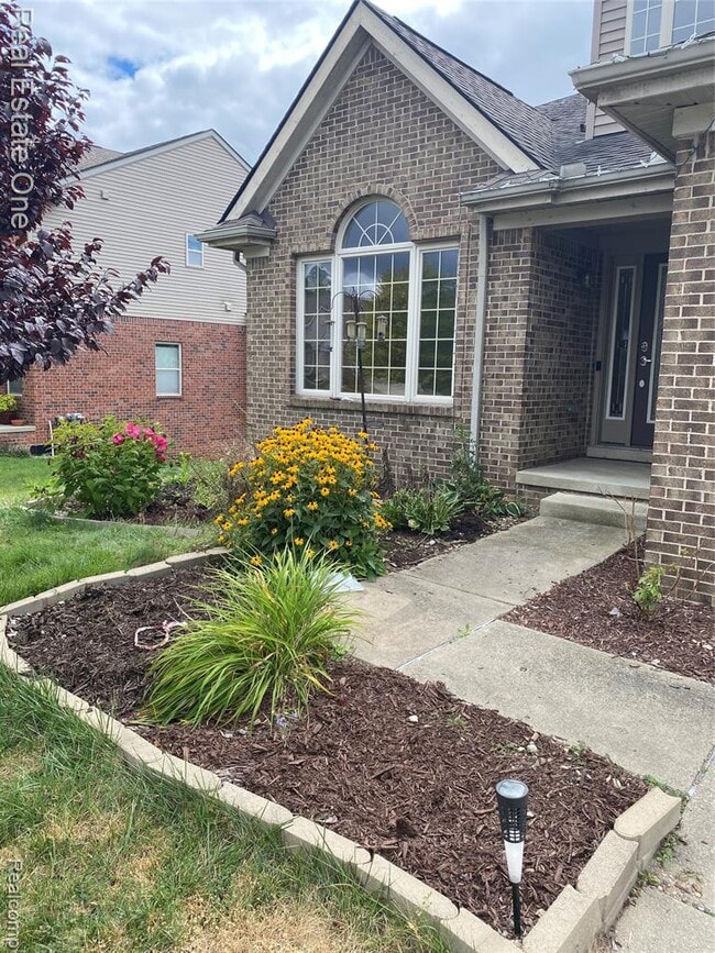 Photo - 39206 Silverthorne Bend