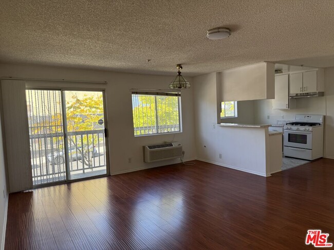 Photo - 982 S New Hampshire Ave Unit 201