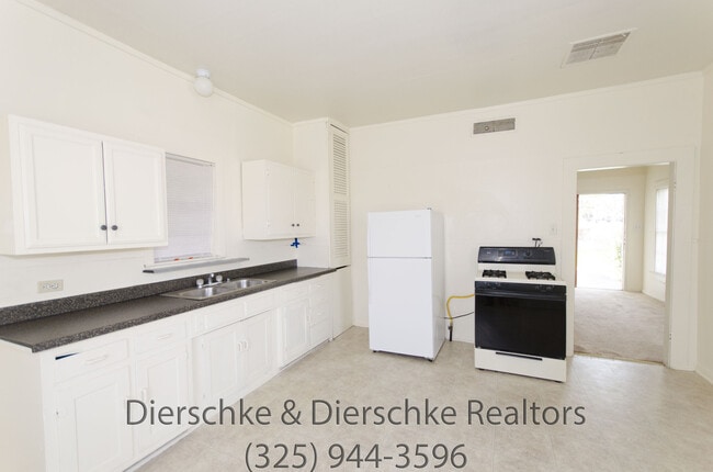 Photo - Affordable 2 bedroom home CLOSE ACCESS TO LOOP 306!