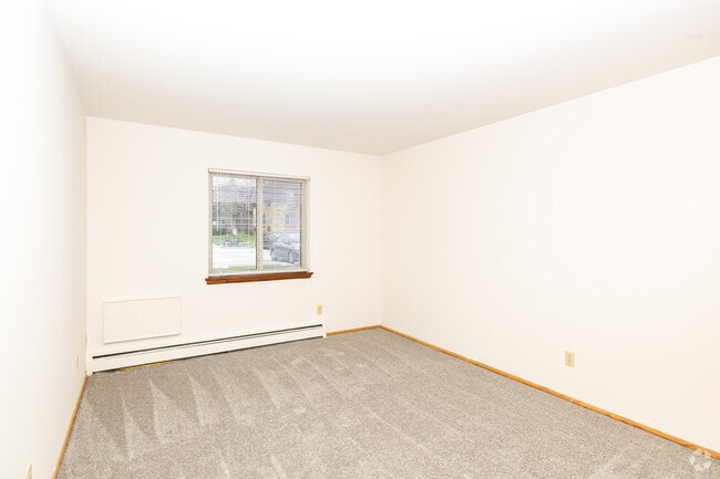 2BR, 1BA - 1,000SF - Bedroom