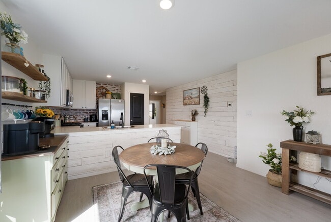 Building Photo - NO RENT UNTIL SEP 1! ASK ABOUT FREE APPLICATION FEES THROUGH AUGUST!
Charming 4-Bedroom Oasis wi...