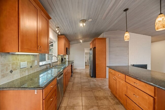 Photo - Woodridge Home 4bd 3ba great location!