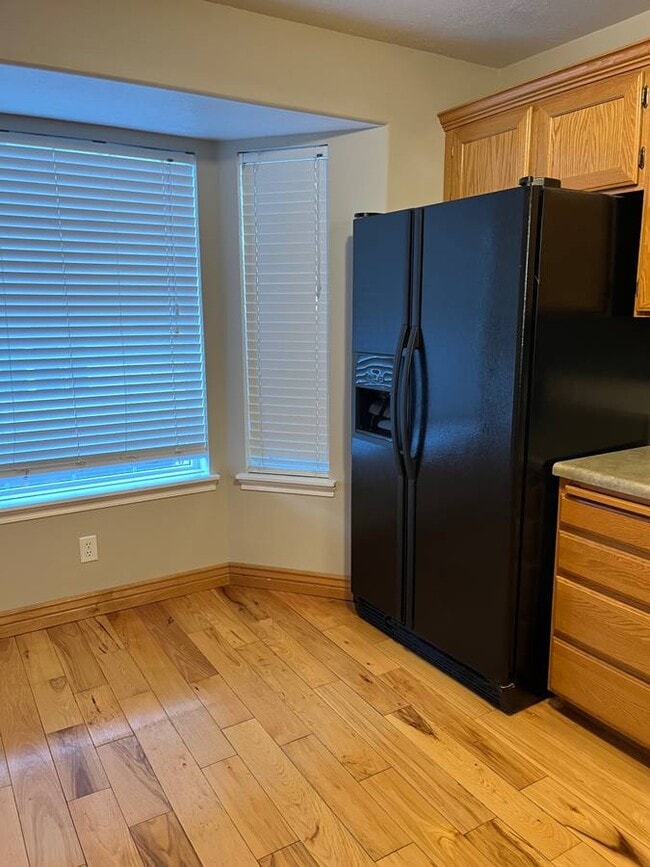 Photo - 879 Liberty Ln