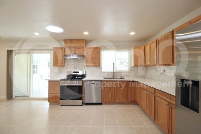 Photo - 935 E Wesleyan Dr