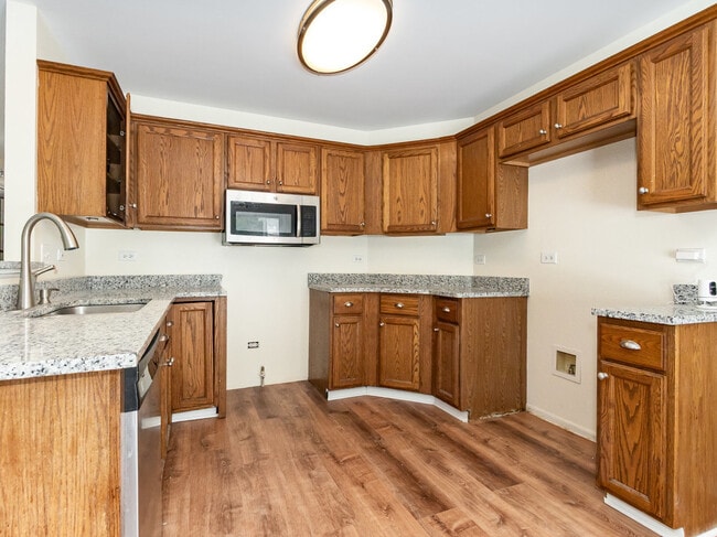 11 Lindsey Ct E