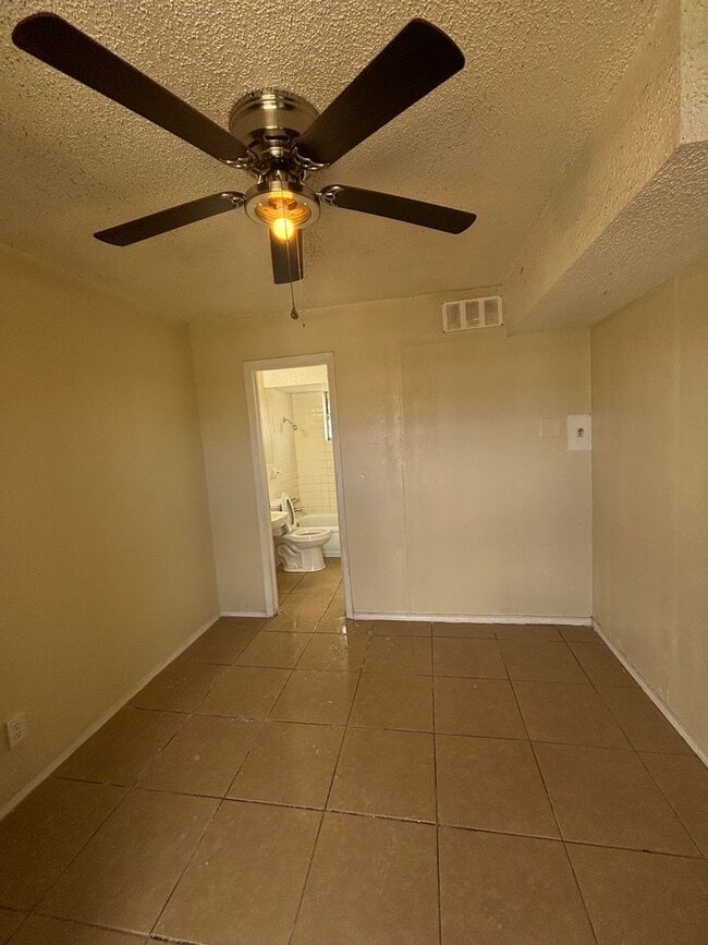 Photo - Conveniently Located Studio with ALL Utilities INCLUDED Unit 223 B