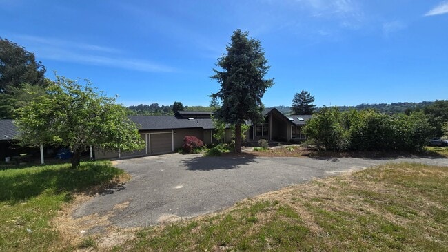 Beautiful West County Property Minutes Fro... - Beautiful West County Property Minutes Fro... House