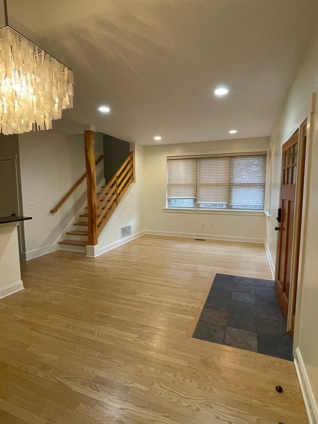 Photo - Super Convenient Kenilworth Location! 3 Bedrooms, 2 Bathrooms