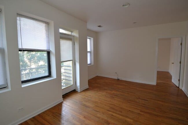 Photo - 911 W Dakin St Unit J06W