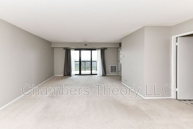 Photo - 205 Yoakum Pkwy Unit #1803