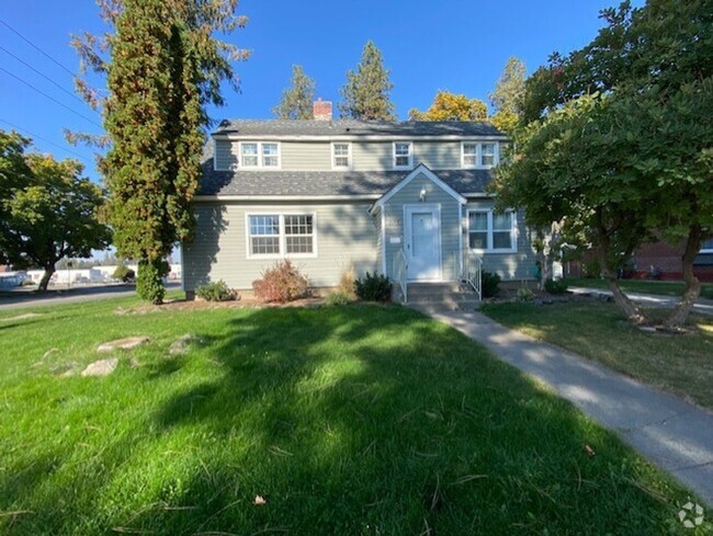 Building Photo - Charming 3 Bedroom, 2 Bath Single-Family H... Rental