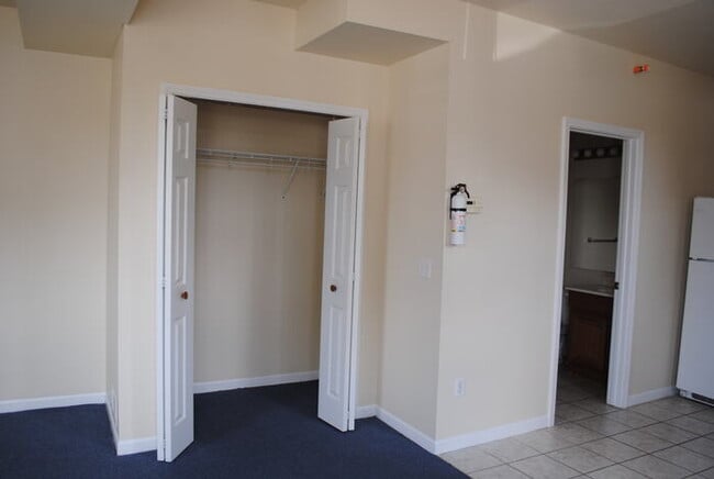 Photo - SPACIOUS STUDIO - 5 MIN FROM CAMPUS - AVAI...