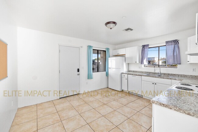 Photo - 1462 W St Marys Rd