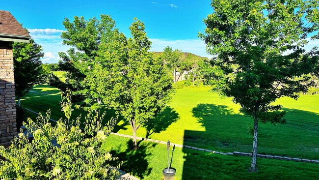 Fantastic Condo 2 Bed 2 Bath with Attached Garage in Littleton.