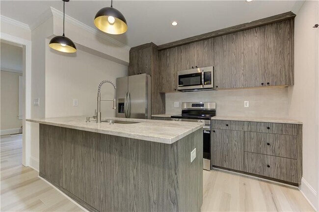 83 26th St NW Unit Main Level