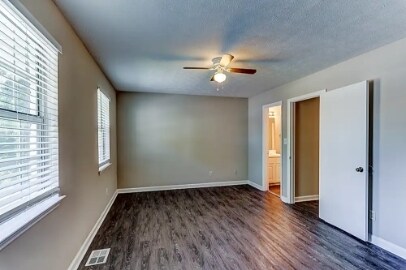 Photo - 3497 Creekview Pl