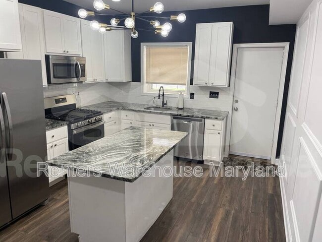 Building Photo - 815 Chauncey Ave