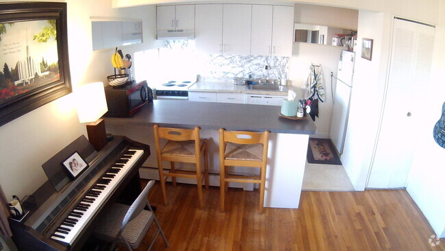 Building Photo - 80 Trowbridge St Unit 64 Rental