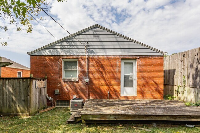 Photo - AVOID SCAMMERS!! WE DO NOT POST ON CRAIGSL...