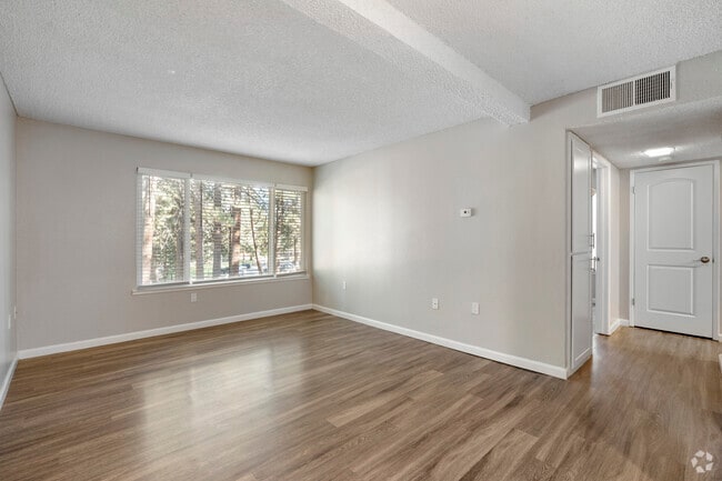 1BR, 1BA - 650SF - Living Room