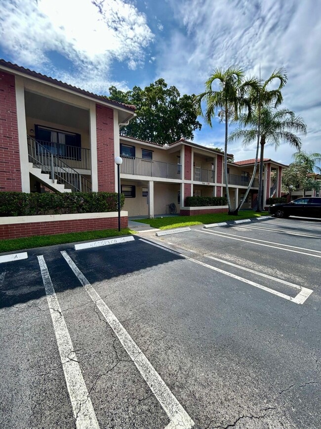 Photo - 9649 NW 4th St Unidad 5e Rental