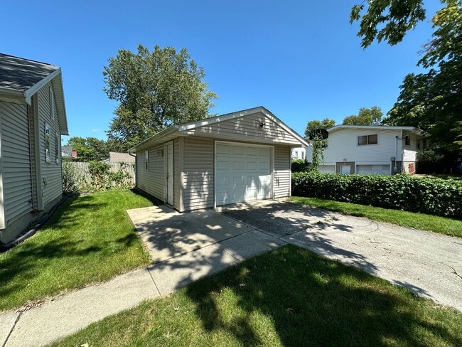 Photo - Stunning 3-Bedroom, 3-Bath Home with Luxury Features and Ample Space