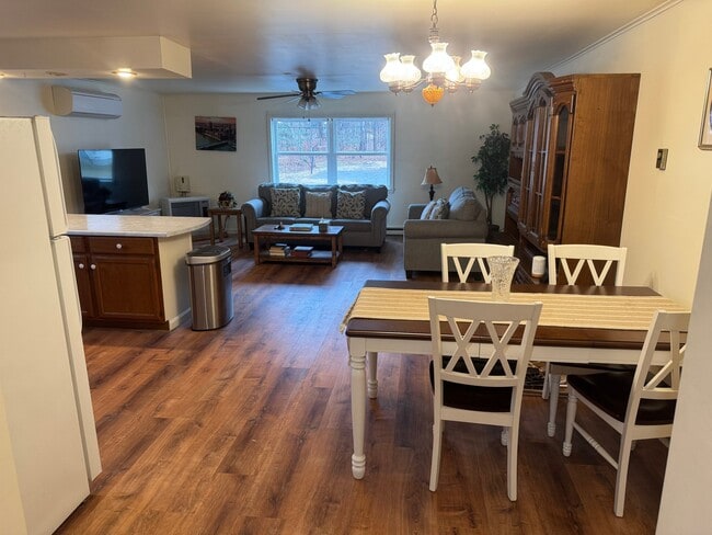 Building Photo - 657 Maine Ave