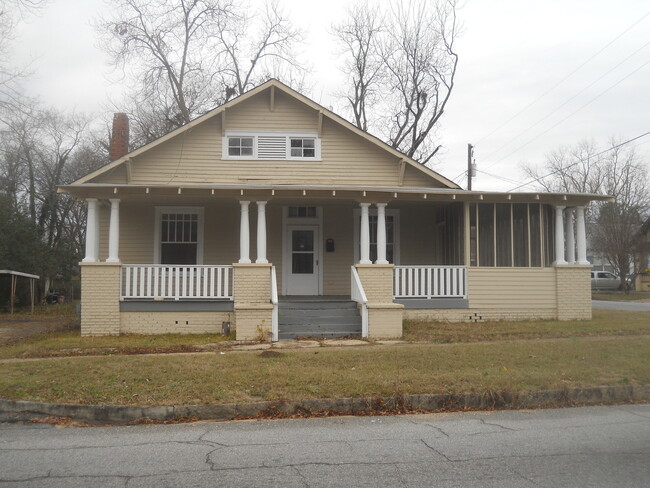 Large 2 bedroom 2 bathroom Single Family Home - Large 2 bedroom 2 bathroom Single Family Home