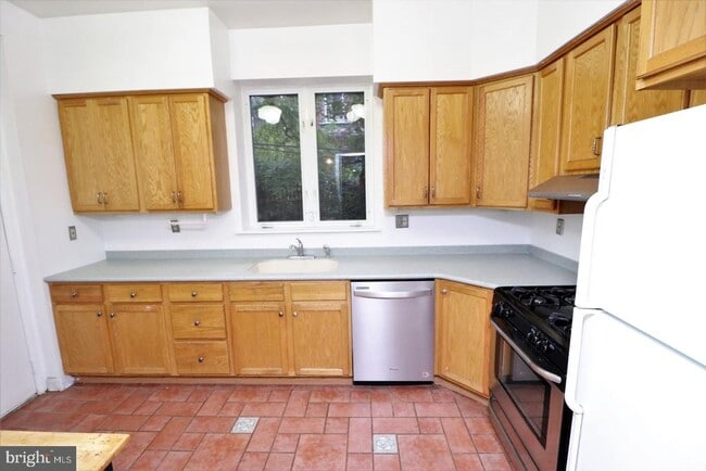 Photo - 4515 Regent St